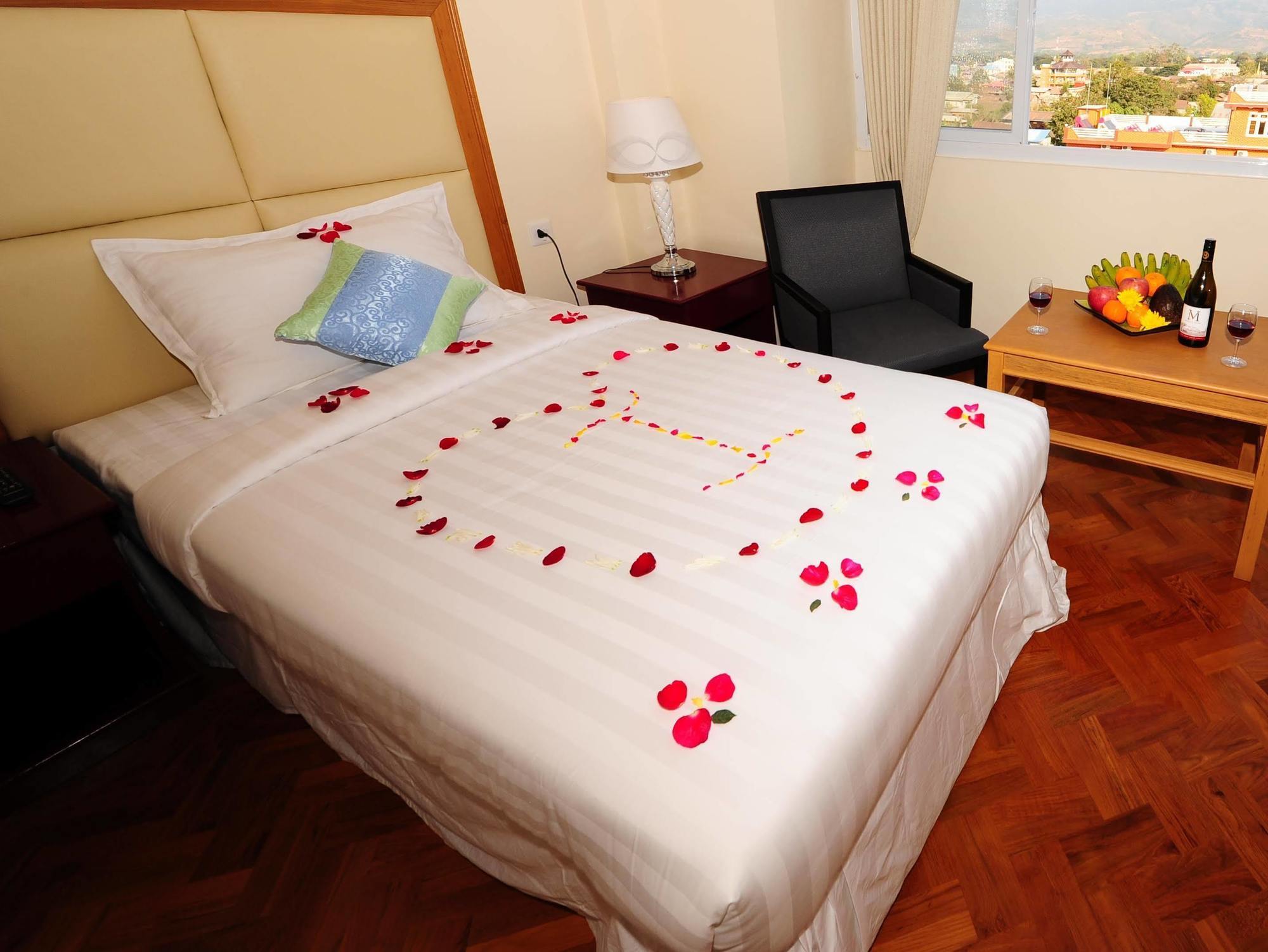 Royal Inlay Hotel نياونغ شوي المظهر الخارجي الصورة